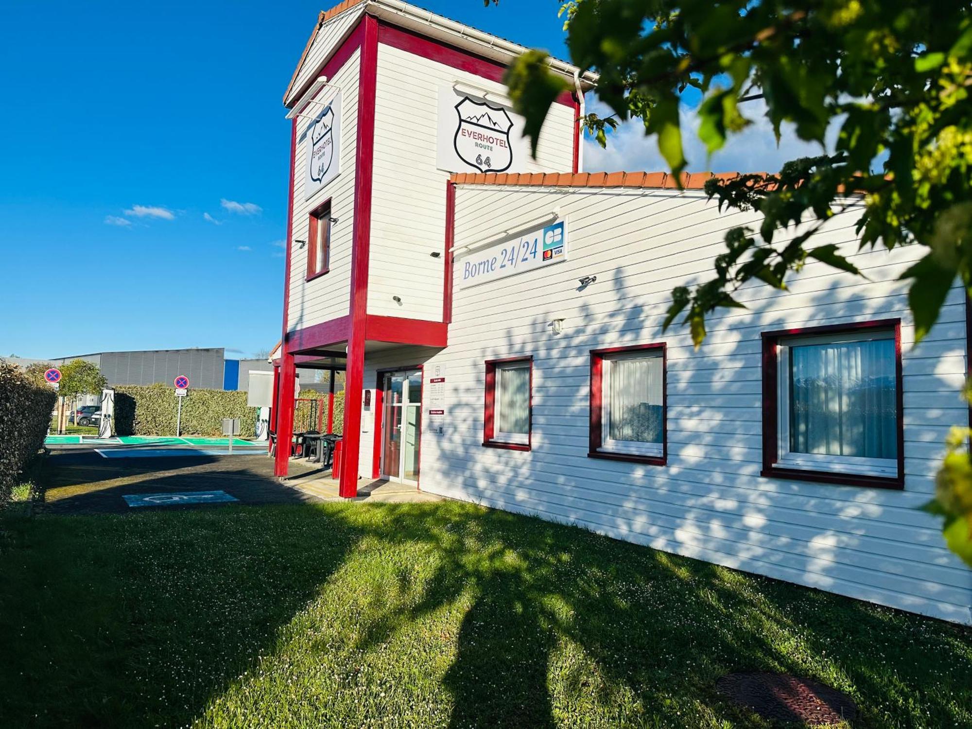 Everhotel De Tarbes-Ibos Екстериор снимка