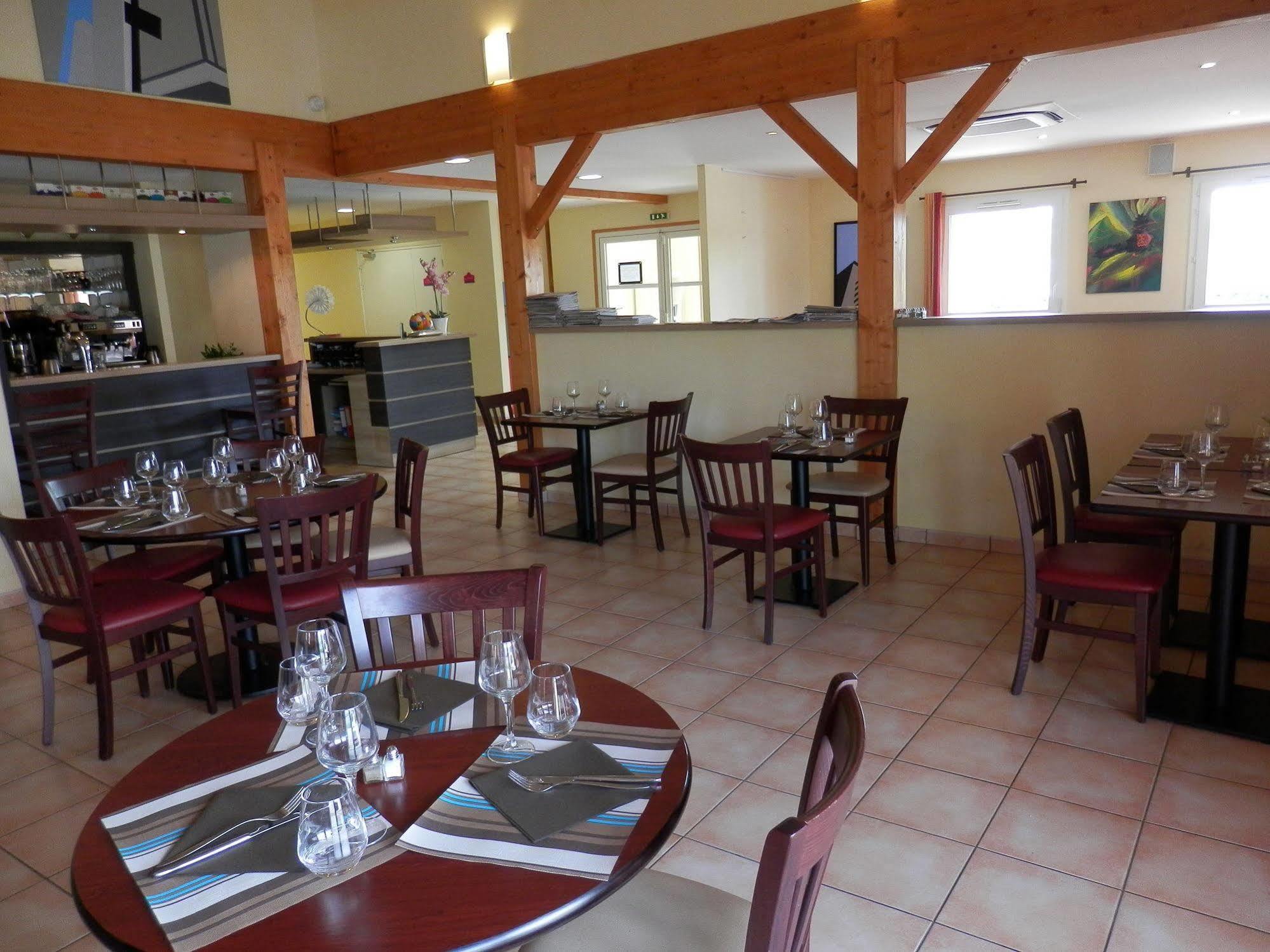 Everhotel De Tarbes-Ibos Екстериор снимка